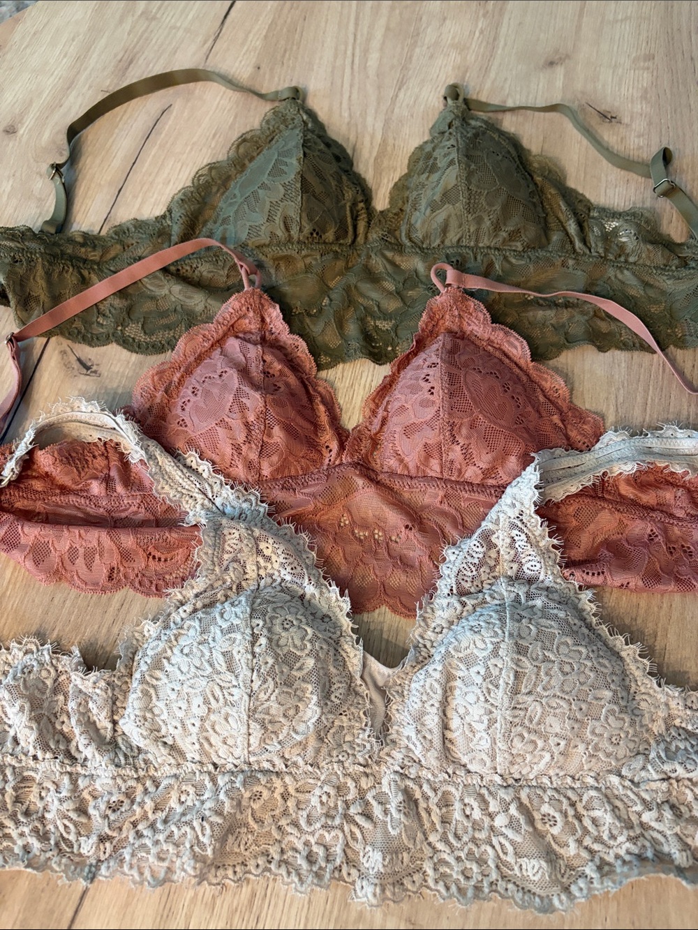 AERIE LOT OF 3 FLORAL LACE TRIANGLE BRALETTES IVORY ROSE OLIVE SIZE XS